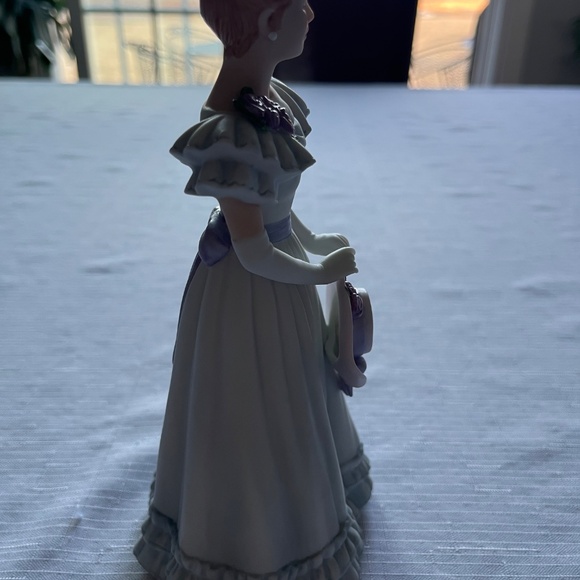 Vintage Homco 14061 Elizabeth 8” porcelain figurine - Picture 5 of 7